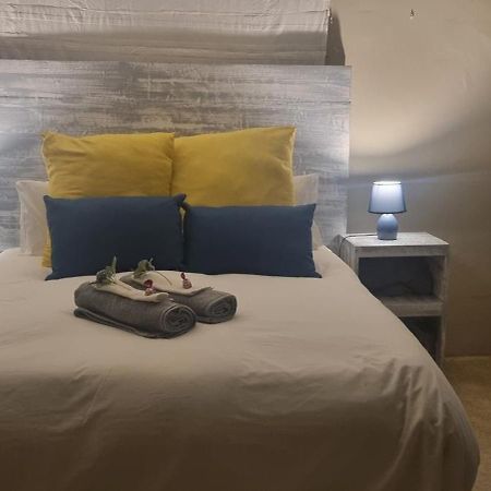 Large 1 Bedroom Cottage, 15 Min From Or Tambo Airport, With Backup Power And Water Germiston Luaran gambar