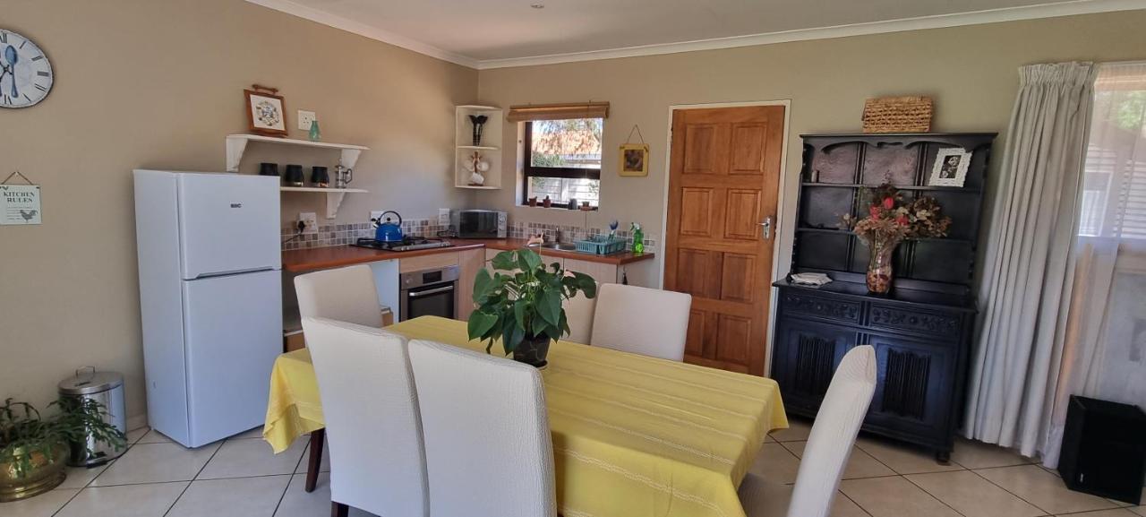 Large 1 Bedroom Cottage, 15 Min From Or Tambo Airport, With Backup Power And Water Germiston Luaran gambar